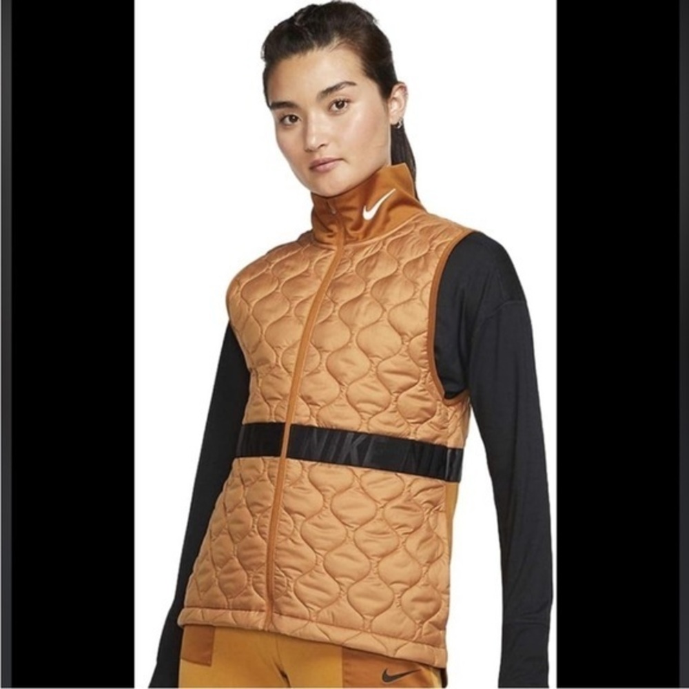 Nike Women's AeroLayer Running Vest Size Women’s Medium Color Rust/Black